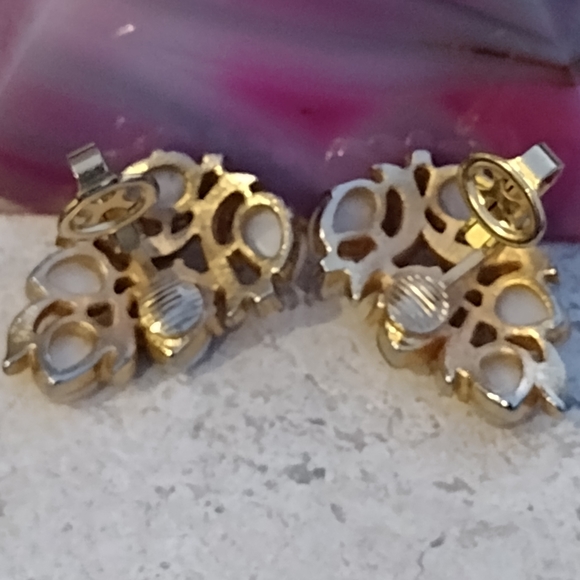 1960s ALFRED PHILIPPE Crown Trifari Moonstone Glass Fruit Salad Earrings - Picture 4 of 15